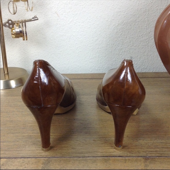 Stuart Weitzman Caramel Leather Rubber Sole Heels - Picture 6 of 8